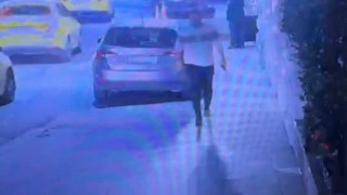 Beyoğlunda bir şahıs rastgele havaya ateş etmeye başladı