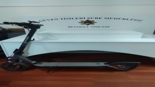 Beyoğlunda scooter hırsızlığı kamerada:  2 gözaltı