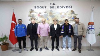 Bilecikli genç futbolcu Eskişehirspora transfer oldu