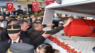 Bilecikli şehidin evinde helallik alınırken kardeşi abisinin üniformasını giydi