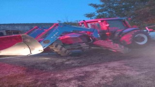 Bilecikte traktör ile minibüs çarpıştı: 3 yaralı