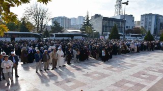 Bilecikten 305 umreci dualarla kutsal topraklara uğurlandı