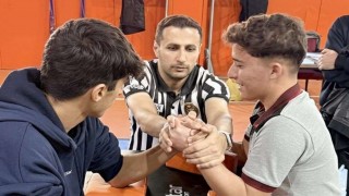 Bilek Güreşi İl Birinciliği Yarışması nefes kesti