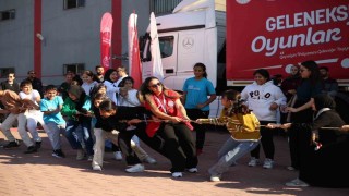 Bir tır dolusu mutluluk Manisaya geliyor