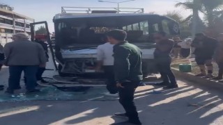 Biri işçi servisi 3 aracın karıştığı kazada 4 kişi yaralandı