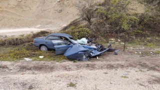 Boluda kamyon otomobille çarpıştı: 1 ölü, 1 yaralı