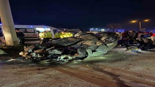 Boluda önce refüje ardından elektrik direğine çarpan otomobil tepetaklak oldu: 1 yaralı