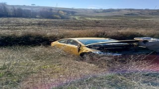 Boluda ticari taksi tarlaya uçtu