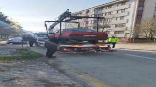 Boluda uzun süredir park halindeki hurda araçlar toplanıyor