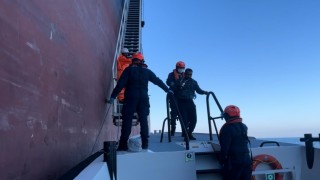 Bozcaada açıklarında tankerde elinden yaralanan personelin tıbbi tahliyesi gerçekleştirildi