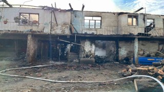 Bozdoğanda çıkan yangında ev tamamen küle döndü