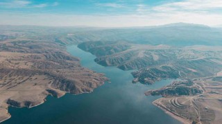 Bozkırın ortasında mest eden mavi