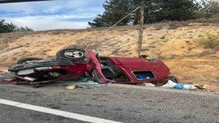 Bozüyükte kontrolden çıkan kamyonet ters döndü; 2 kişi yaralandı