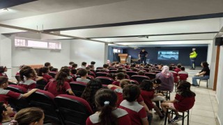 Buharkentte Jandarma, minik öğrencilere görevlerini anlattı