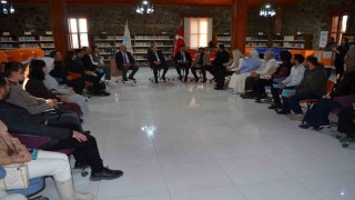 Bulanık Kaymakamı Koşansu, kütüphane buluşmalarında öğretmenlerle özel söyleşi gerçekleştirdi