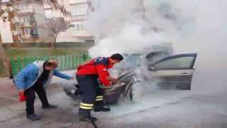 Burdurda seyir halindeki otomobil yandı