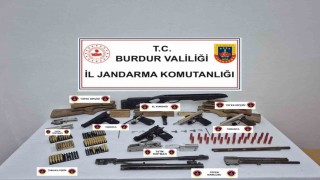 Burdurda silah ve tarihi eser kaçakçılığı operasyonu