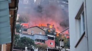Bursada 2 katlı bina alevlere teslim oldu, o anlar havadan dronla görüntülendi