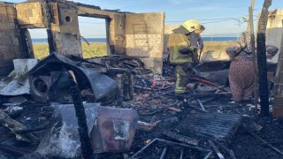 Bursada bir ev küle döndü, yanındaki bina hasar gördü