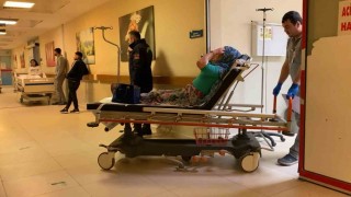 Bursada lastiği patlayan otomobil şarampole yuvarlandı