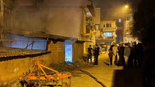 Bursada üç katlı binada çıkan yangın paniğe neden oldu