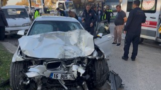 Bursada yarış yapan iki otomobil dehşet saçtı: 13 yaralı