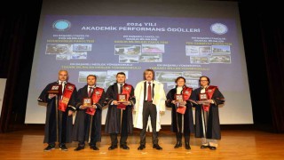 BUÜde 2024 Yılı Akademik Performans Ödülleri sahiplerini buldu