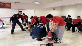 Büyükşehir itfaiyesinden stajyer lise öğrencilerine eğitim desteği