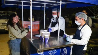 Büyükşehirden soğuk sınav haftasında öğrencilere sıcak çorba ikramı