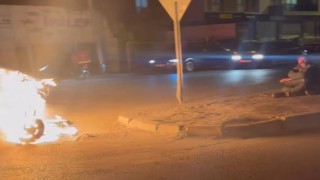 Çalışmayan motorunu yakıp, karşısına geçip izledi