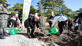 Çamelide 11 Kasım Milli Ağaçlandırma Günü kapsamında fidanlar toprakla buluştu