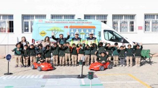 Çatakta öğrencilere uygulamalı trafik güvenliği eğitimi