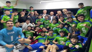 Çayırova Belediyesi Eğitim Spor Kulübü U-16 Futbol Takımı şampiyon oldu