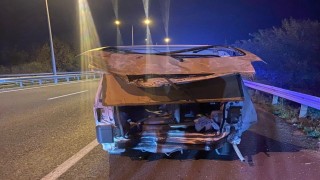 Çekici kamyonet, ticari araca çarptı : 2 ölü