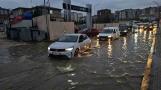 Çerkezköyde sağanak yağış hayatı felç etti