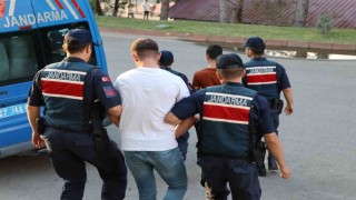 Çeşitli suçlardan aranan 3 şahsı jandarma yakaladı