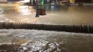 Çeşmede etkili sağanak: Adeta denizle kara birleşti