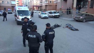 Cezaevinden izinli çıktı, daha önce bıçakla yaraladığı kadını bu defa silahla vurdu, sonra intihar etti