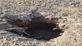 Çivrilde tarlada oluşan obruk korkuttu