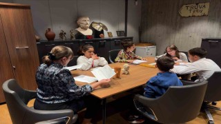 Çocuklar Troya Müzesini ele geçirdi