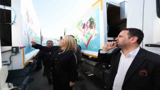 Çöp kamyonlarından çiçek kokuları yayılıyor