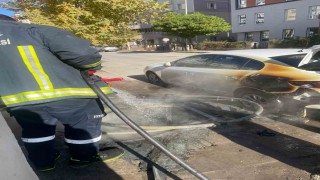 Çöpe atılan yanıcı madde otomobili yaktı
