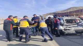 Çorumda cip ile kamyon çarpıştı: 5 yaralı