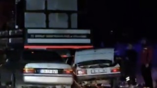 Çorumda iki otomobil park halindeki vince çarptı: 1 ölü, 1 yaralı