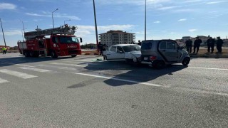 Çorumda otomobil ile elektrikli araç çarpıştı: 3 yaralı