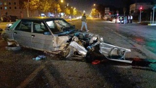 Çorumda otomobil ile tır çarpıştı: 1 yaralı