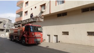 Demir korkulukta sıkışan güvercini itfaiye kurtardı