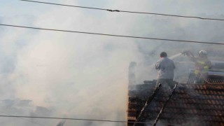 Demircide çıkan yangında bir ev kullanılamaz hale geldi