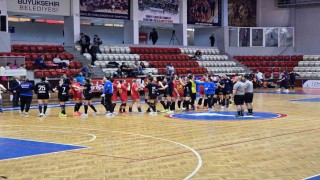 Denizin kızları ilk yarının son maçından galip ayrıldı