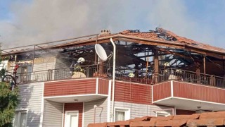 Denizlide bir binanın çatısından başlayan yangın korkuttu; 5 kişi ekipler tarafından kurtarıldı